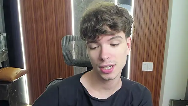 Snapshot of calvin_love_you chatting on April 5, 5:10 pm calvin love you online show from April 5, 5:10 pm