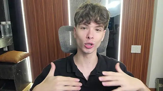 Snapshot of calvin_love_you chatting on April 7, 5:13 pm calvin love you online show from April 7, 5:13 pm