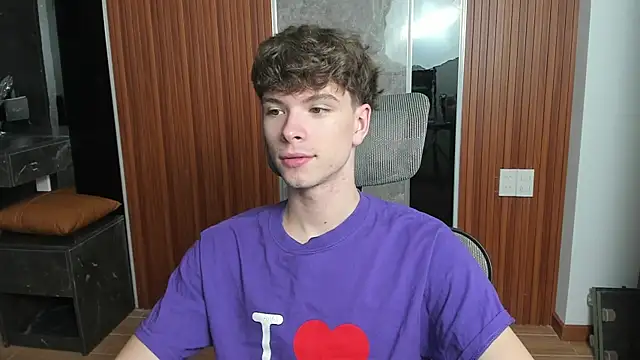 Snapshot of calvin_love_you chatting on April 8, 5:13 pm calvin love you online show from April 8, 5:13 pm