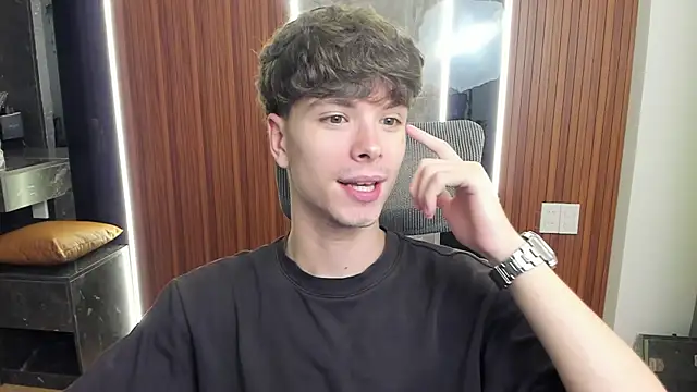 Snapshot of calvin_love_you chatting on April 11, 5:06 pm calvin love you online show from April 11, 5:06 pm