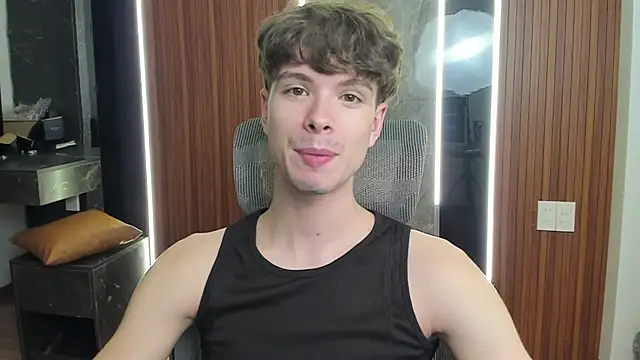 Snapshot of calvin_love_you chatting on April 12, 5:07 pm calvin love you online show from April 12, 5:07 pm