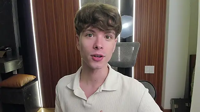 Snapshot of calvin_love_you chatting on April 17, 5:05 pm calvin love you online show from April 17, 5:05 pm