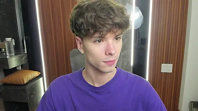 Snapshot of calvin_love_you chatting on April 22, 5:47 pm calvin love you online show from April 22, 5:47 pm