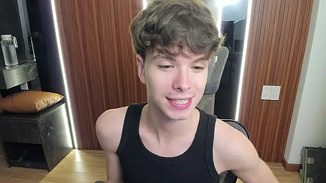 Snapshot of calvin_love_you chatting on April 25, 5:10 pm calvin love you online show from April 25, 5:10 pm