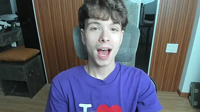 Snapshot of calvin_love_you chatting on May 8, 5:07 pm calvin love you online show from May 8, 5:07 pm