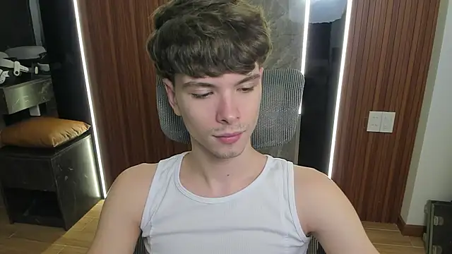 Snapshot of calvin_love_you chatting on May 9, 5:07 pm calvin love you online show from May 9, 5:07 pm