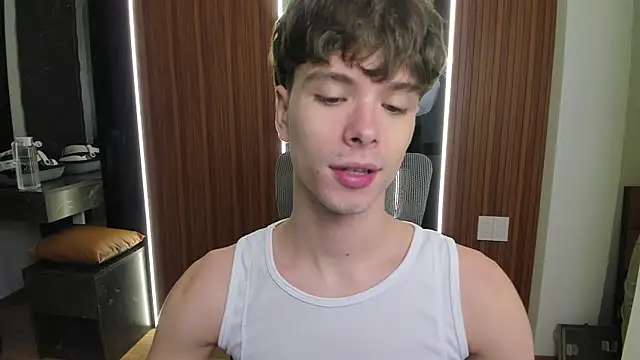 Snapshot of calvin_love_you chatting on May 10, 5:07 pm calvin love you online show from May 10, 5:07 pm