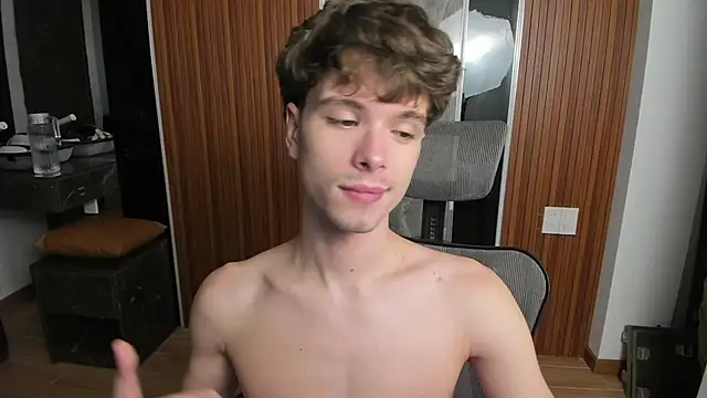 Snapshot of calvin_love_you chatting on May 13, 5:10 pm calvin love you online show from May 13, 5:10 pm