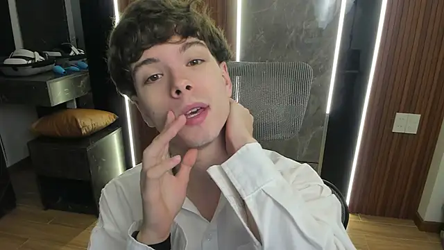 calvin love you online show from August 5, 3:15 pm