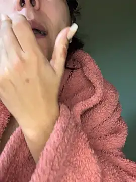Snapshot of bellababbiii chatting on December 15, 1:00 pm bellababbiii online show from December 15, 1:00 pm