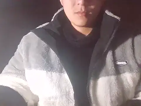 Snapshot of smdog1 chatting on January 5, 1:24 am smdog1 online show from January 5, 1:24 am