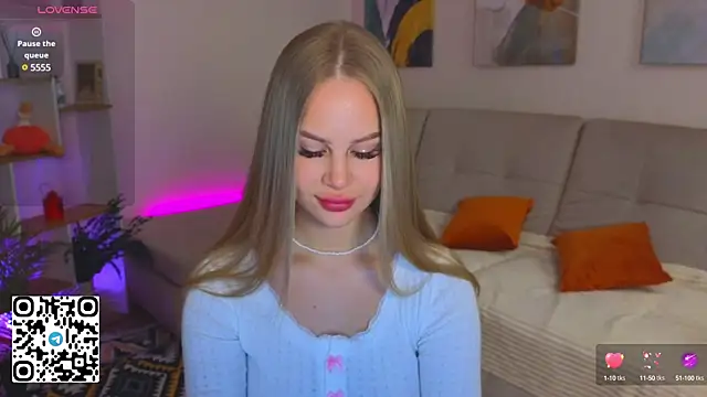 Snapshot of CassieMurr chatting on February 7, 2:08 am CassieMurr online show from February 7, 2:08 am