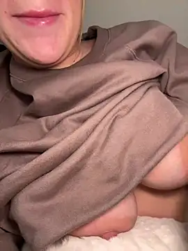 lilylush24 online show from December 31, 1:08 pm