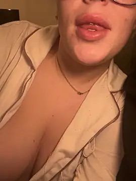 lilylush24 online show from January 22, 10:05 pm