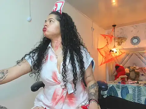 Snapshot of alexa-cooper- chatting on October 19, 1:34 pm alexa-cooper- online show from October 19, 1:34 pm