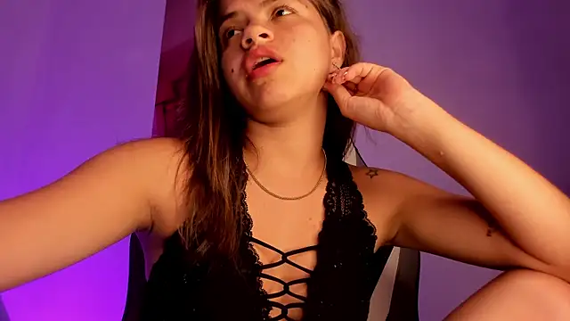 Snapshot of PaigeJayden chatting on April 8, 2:11 am PaigeJayden online show from April 8, 2:11 am