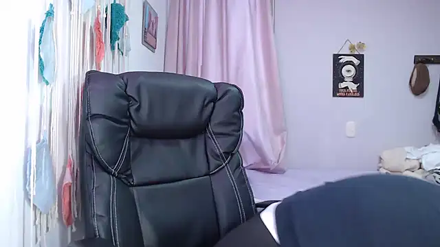 yulieth anamar online show from December 16, 10:34 pm