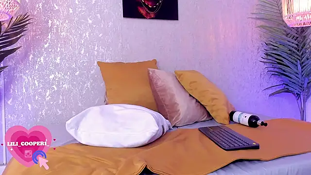 lilicooper  online show from December 8, 10:36 pm