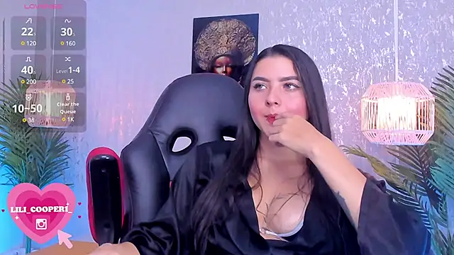 lilicooper  online show from December 10, 7:32 pm