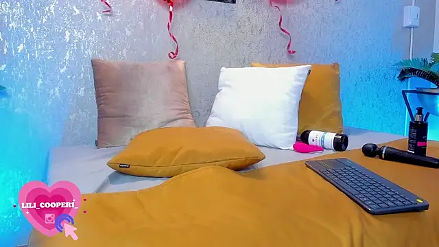 lilicooper  online show from February 15, 11:25 pm