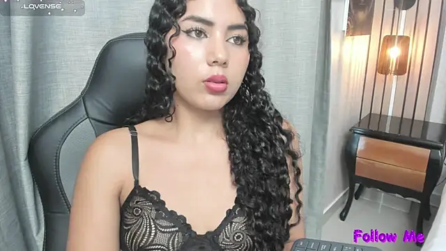 joselyn sexy  online show from December 28, 9:30 pm