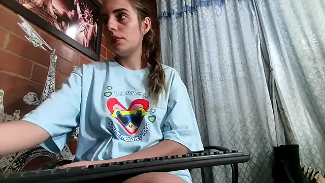 Snapshot of ValeriaLacrozee chatting on February 27, 6:42 pm ValeriaLacrozee online show from February 27, 6:42 pm