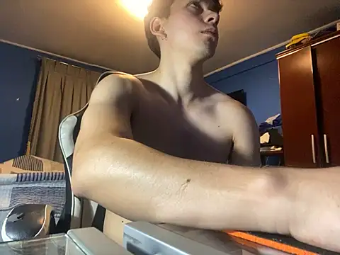 Snapshot of clguyy chatting on March 10, 6:27 am clguyy online show from March 10, 6:27 am