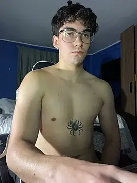 Snapshot of clguyy chatting on March 29, 6:46 am clguyy online show from March 29, 6:46 am