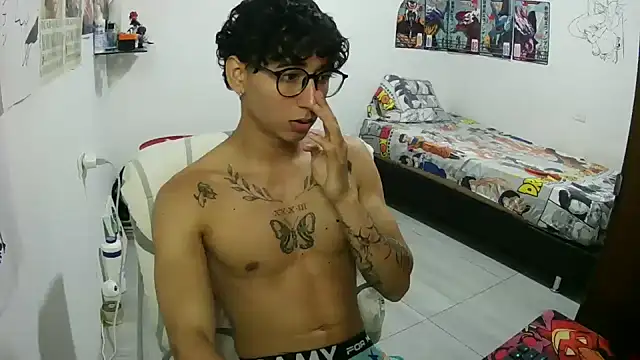 Snapshot of Dillom420 chatting on February 6, 6:55 pm Dillom420 online show from February 6, 6:55 pm