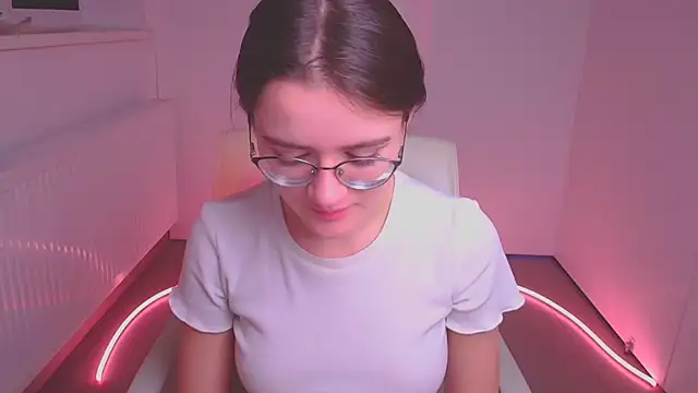 Snapshot of Josephine_jo chatting on February 5, 6:35 am Josephine jo online show from February 5, 6:35 am