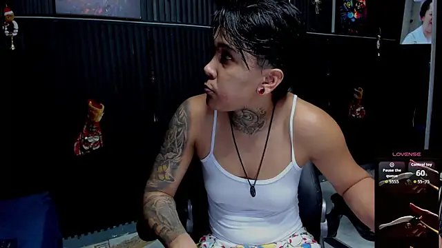 ZhoeStrong online show from December 2, 10:16 pm