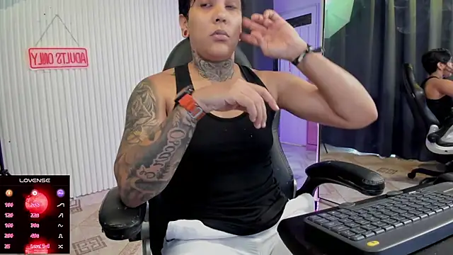 ZhoeStrong online show from June 13, 8:51 pm