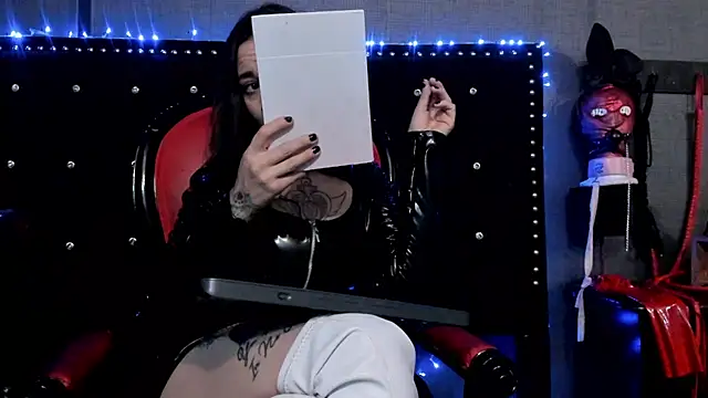 LusstCruella online show from December 6, 9:02 pm