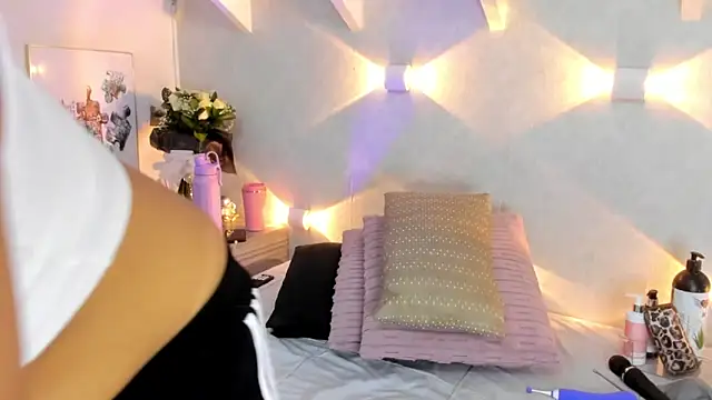 Snapshot of Martina_Miiller chatting on April 5, 1:19 pm Martina Miiller online show from April 5, 1:19 pm