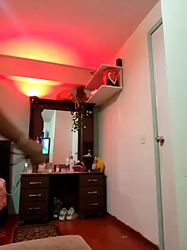 Snapshot of Lau1127 chatting on October 14, 12:44 am Lau1127 online show from October 14, 12:44 am