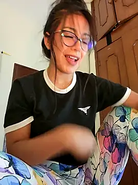 Snapshot of Lau1127 chatting on October 25, 3:25 am Lau1127 online show from October 25, 3:25 am