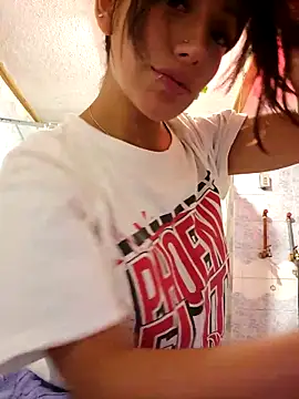 Snapshot of Lau1127 chatting on December 3, 3:58 am Lau1127 online show from December 3, 3:58 am