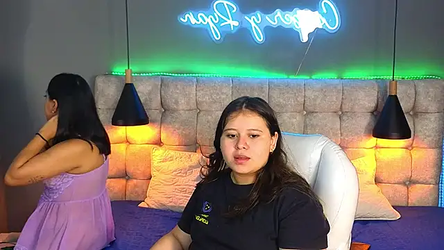 Laia and Aloby online show from December 24, 2:44 pm