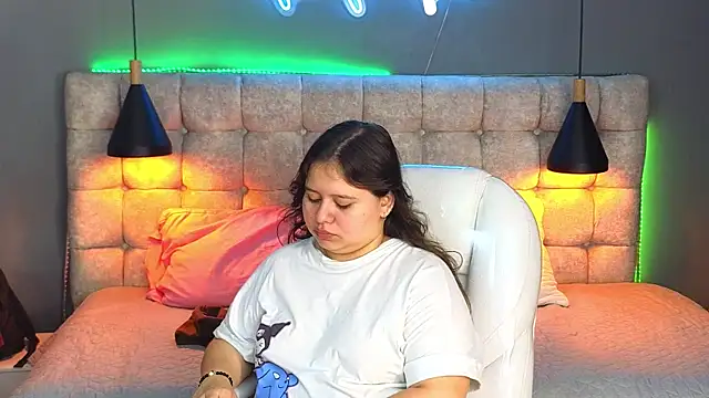 Laia and Aloby online show from January 9, 3:34 pm