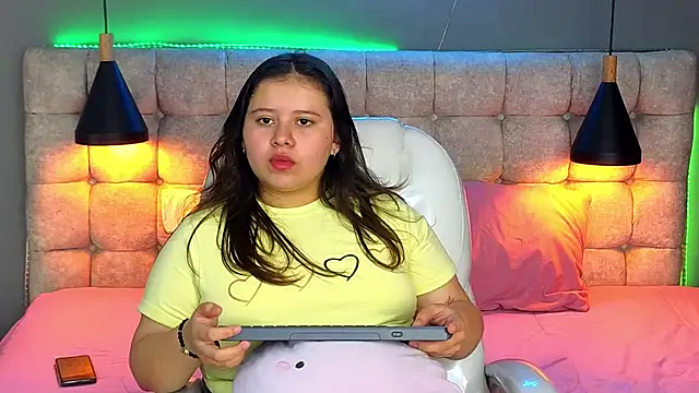 Laia and Aloby online show from January 10, 3:27 pm