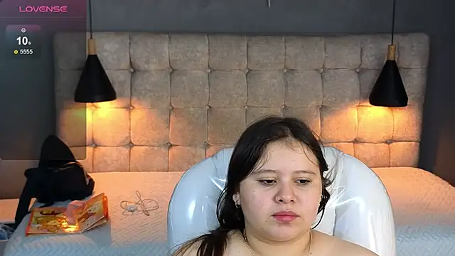 Snapshot of Laia_and_Aloby chatting on October 7, 10:07 pm Laia and Aloby online show from October 7, 10:07 pm