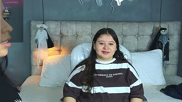 Snapshot of Laia_and_Aloby chatting on October 24, 10:17 pm Laia and Aloby online show from October 24, 10:17 pm