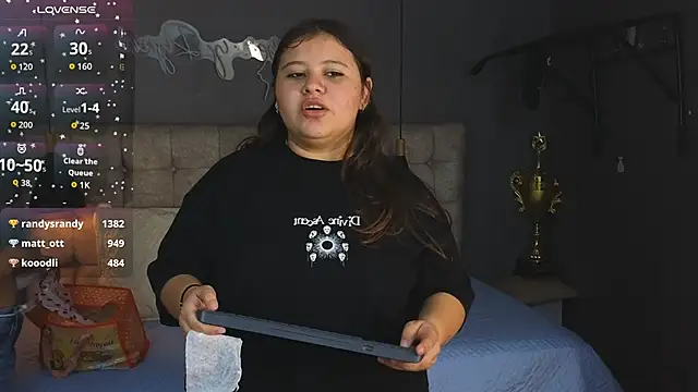 Snapshot of Laia_and_Aloby chatting on November 1, 10:23 pm Laia and Aloby online show from November 1, 10:23 pm