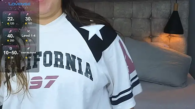 Laia and Aloby online show from December 15, 10:25 pm