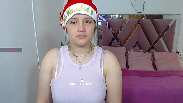 Snapshot of Krysstal_tay chatting on December 17, 12:33 pm Krysstal tay online show from December 17, 12:33 pm