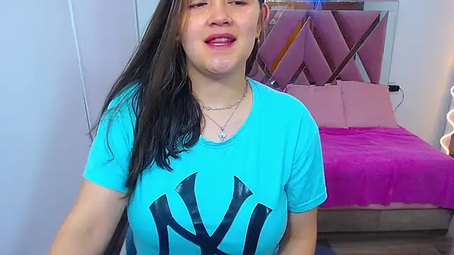 Snapshot of Krysstal_tay chatting on December 18, 12:07 pm Krysstal tay online show from December 18, 12:07 pm