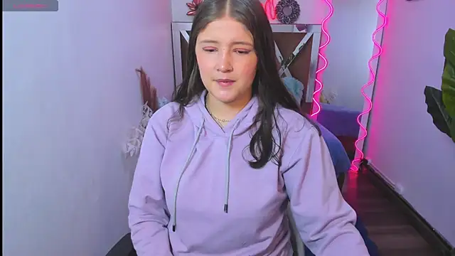 Snapshot of Krysstal_tay chatting on December 27, 12:23 pm Krysstal tay online show from December 27, 12:23 pm