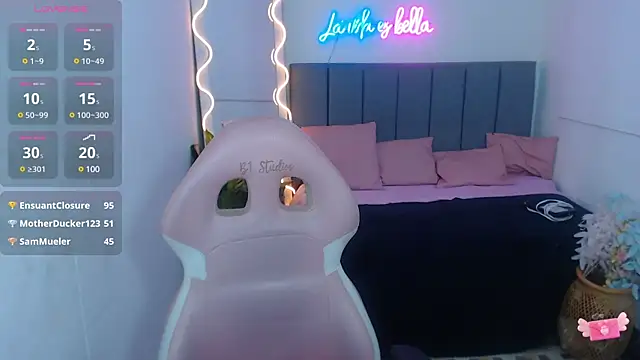 Snapshot of Krysstal_tay chatting on February 2, 3:07 pm Krysstal tay online show from February 2, 3:07 pm