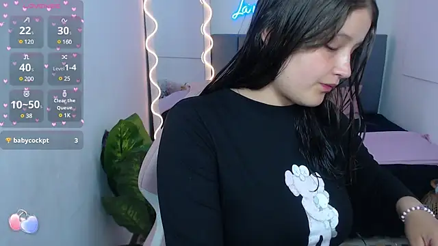 Snapshot of Krysstal_tay chatting on February 8, 11:44 am Krysstal tay online show from February 8, 11:44 am