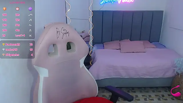 Snapshot of Krysstal_tay chatting on March 13, 6:01 pm Krysstal tay online show from March 13, 6:01 pm